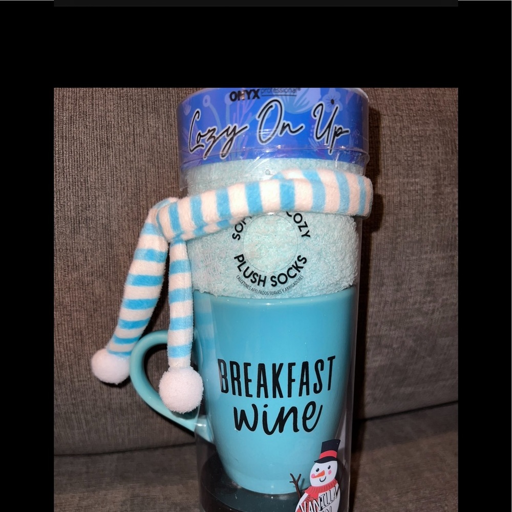 🤫 ☕️🍷3 PC NWT BREAKFAST WINE Mug Baby Blue With COZY Socks & Foot cream 🦶🏼😍